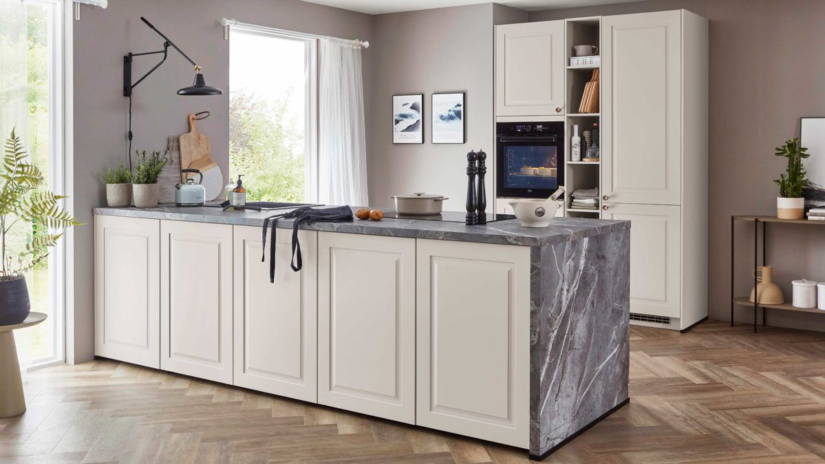 Einbauküche Nobilia® aus Holz in Beige nobilia® Einbauküche Sylt mit Geräten Sand & Marmor Mystic grey - zweiteilig