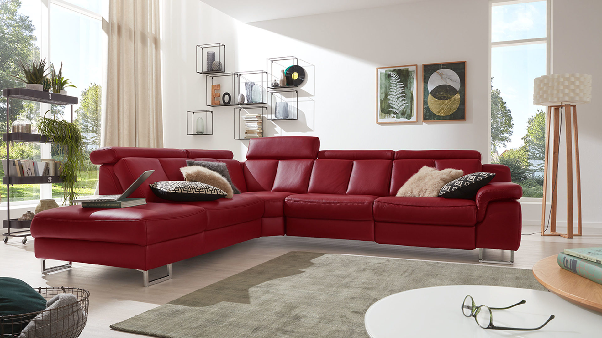 Ecksofa Interliving aus Leder in Rot Interliving Sofa Serie 4050 – Ecksofa rotes LongLife-Leder Cloudy & Chromfüße – Stellfläche ca. 261 x 300 cm