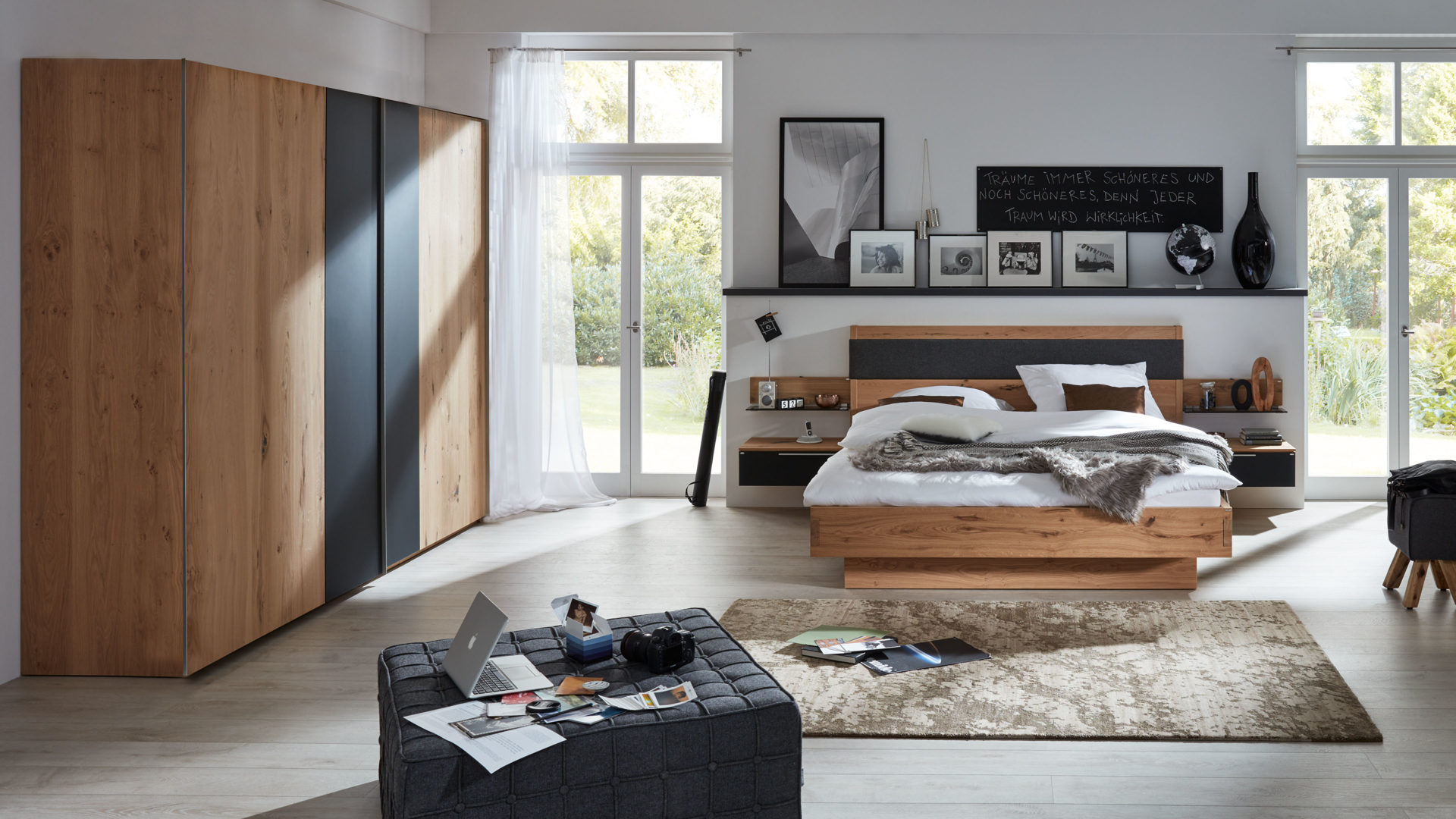 Mobel Frauendorfer Amberg Alles Schlafen Interliving Interliving Schlafzimmer Serie 1004 Schlafzimmerkombination Alteiche Rustiko Anthrazit Basaltgrau Vierteilig