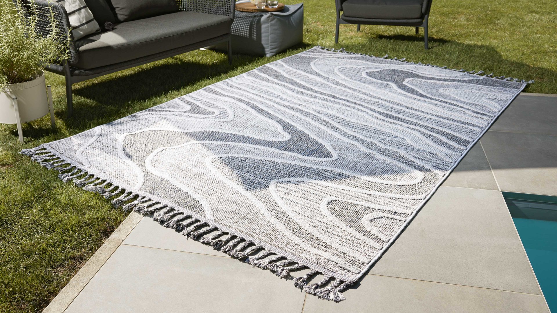 Outdoor-Teppich Interliving aus Kunstfaser in Grau Interliving Teppich Serie G-8020 - Outdoor-Teppich graues Linienmuster - ca. 200 x 290 cm