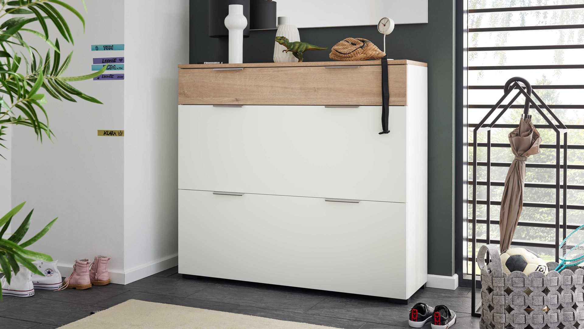 Schuhschrank Interliving aus Holz in Weiß Interliving Garderobe Serie 6012 - Schuhschrank weißer Mattlack & Steineiche - eine Schublade, zwei Klappen, Breite ca. 120 cm