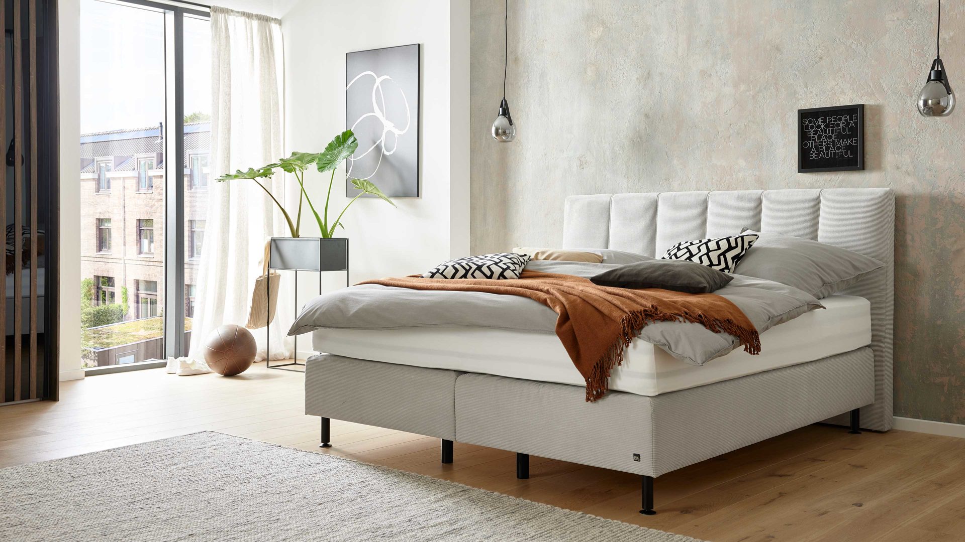 Boxspringbett Interliving aus Stoff in Hellgrau Interliving Boxspringbett Serie 1418 - Boxspringbett mit feinem Cordbezug silberfarbener Feincord – Liegefläche ca. 180 x 200 cm