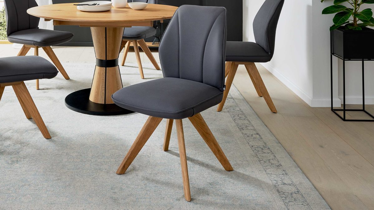 Polsterstuhl Interliving aus Stoff in Dunkelgrau Interliving Esszimmer Serie 5102 – Polsterstuhl V131 graphitfarbene Mikrofaser Atlantis & Wildeiche