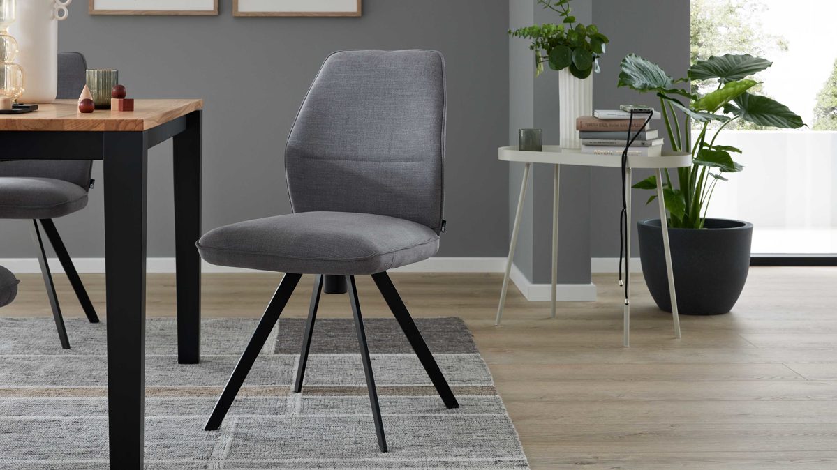 Polsterstuhl Interliving aus Stoff in Grau Interliving Esszimmer Serie 5102 – Polsterstuhl mit Drehfunktion kieselfarbener Webstoff Tirol & schwarzes Eisen