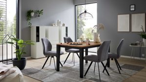 Tischgruppe Interliving aus Holz in Holzfarben Interliving Esszimmer Serie 5102 – Essgruppe mit sechs Stühlen Kernbuche, Mattschwarz & kieselfarbener Webstoff Tirol - siebenteilig