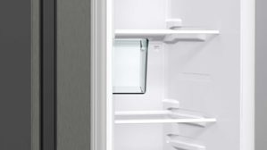 Einbauküche Interliving aus Holz in Weiß Interliving Küche Serie 3090 mit Side by Side Kühlschrank Magnolia – zweizeilig