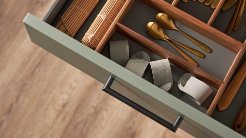 Einbauküche culineo® aus Holz in Grün Culineo® Einbauküche C684 mit Einbaugeräten Schilf, Eiche Sierra & Schwarz - zweizeilig