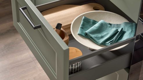 Einbauküche culineo® aus Holz in Grün Culineo® Einbauküche C684 mit Einbaugeräten Schilf, Eiche Sierra & Schwarz - zweizeilig