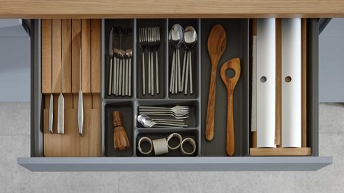 Einbauküche culineo® aus Holz in Hellblau Culineo® Einbauküche C357 mit SIEMENS Einbaugeräten Sky & Eiche Honig - zweizeilig