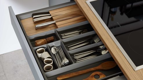 Einbauküche culineo® aus Holz in Hellblau Culineo® Einbauküche C357 mit SIEMENS Einbaugeräten Sky & Eiche Honig - zweizeilig