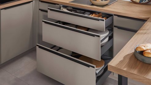 Einbauküche Nobilia® aus Holz in Beige nobilia® Einbauküche Laser mit Geräten und  Ansetztisch Macchiato & Eiche Honig - Stellfläche ca. 305 x 336 cm