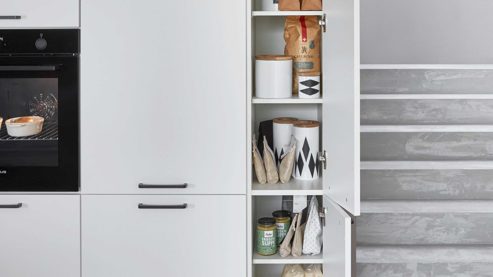 Einbauküche Nobilia® aus Holz in Weiß nobilia® Einbauküche Senso mit Geräten, z. B. Inselhaube Alpinweiß & Eiche Havanna - Stellfläche ca. 300 x 340 cm