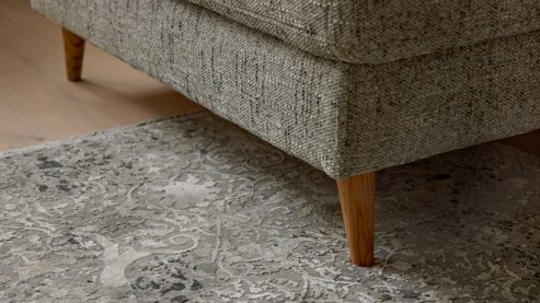 Ecksofa Interliving aus Stoff in Grau Interliving Sofa Serie 4420 - Ecksofa mit Holzfüßen grausilberner Bezug LRS 19 – Stellfläche ca. 178 x 256 cm