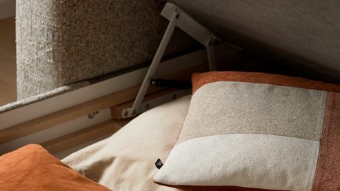 Bettkasten Interliving aus Metall in Transparent Interliving Sofa Serie 4420 - Aufklappfunktion für breite Chaiselongue