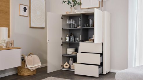 Highboard Interliving aus Holz in Beige Interliving Wohnzimmer Serie 2035 - Highboard beiger Mattlack - drei Schubladen, drei Türen