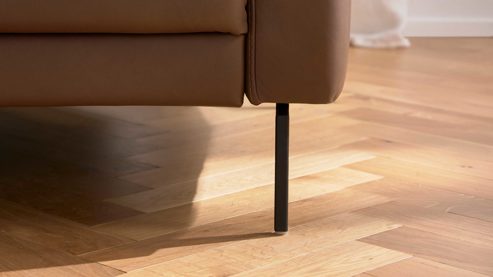 2,5-Sitzer Interliving aus Leder in Braun Interliving Sofa Serie 4066 – 2,5-Sitzer walnussfarbenes Leder Cloudy noce & schwarze Metallfüße – Länge ca. 180 cm