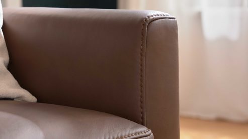 Dreisitzer Interliving aus Leder in Braun Interliving Sofa Serie 4066 – Dreisitzer walnussfarbenes Leder Cloudy noce & schwarze Metallfüße – Länge ca. 208 cm