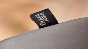 Zweisitzer Interliving aus Leder in Braun Interliving Sofa Serie 4066 – Zweisitzer walnussfarbenes Leder Cloudy noce & schwarze Metallfüße – Länge ca. 150 cm