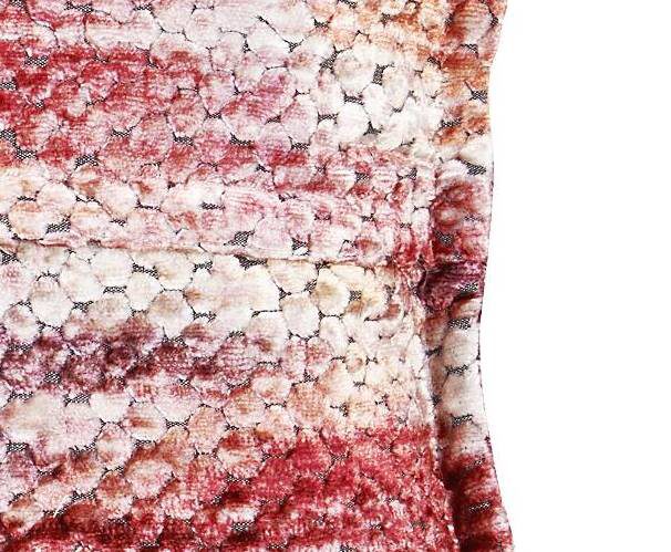 Kissenbezug /-hülle Done.® aus Stoff in Rot done.® Kissenhülle Cushion Glam Colour rot gemusterter Samt – ca. 40 x 60 cm