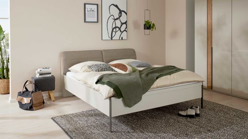 Bettgestell Interliving aus Holz in Grau Interliving Schlafzimmer Serie 1035 – Bettgestell mit Polsterkopfteil grauer Webstoff & Champagner - Liegefläche ca. 180 x 200 cm