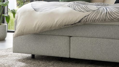 Boxspringbett Interliving aus Stoff in Grau Interliving Boxspringbett Serie 1421 hellgrauer Stoffbezug Pollux 80 - Liegefläche ca. 180 x 200 cm