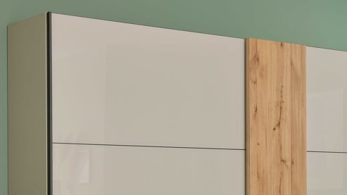 Komplettzimmer Interliving aus Holz in Hellgrau Interliving Schlafzimmer Serie 1036 – Komplettzimmer Champagner & Kernholz - vierteilig