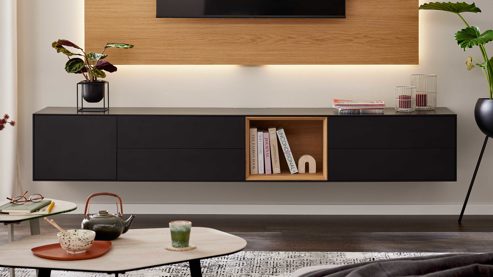 Lowboard Interliving aus Holz in Schwarz Interliving Wohnzimmer Serie 2034 - Lowboard schwarzer Lack & Eiche - vier Schubladen, eine Tür, Länge ca. 240 cm