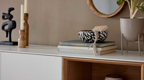 Lowboard Interliving aus Holz in Weiß Interliving Wohnzimmer Serie 2034 - Lowboard weißer Lack & Eiche - vier Schubladen, eine Tür, Länge ca. 240 cm