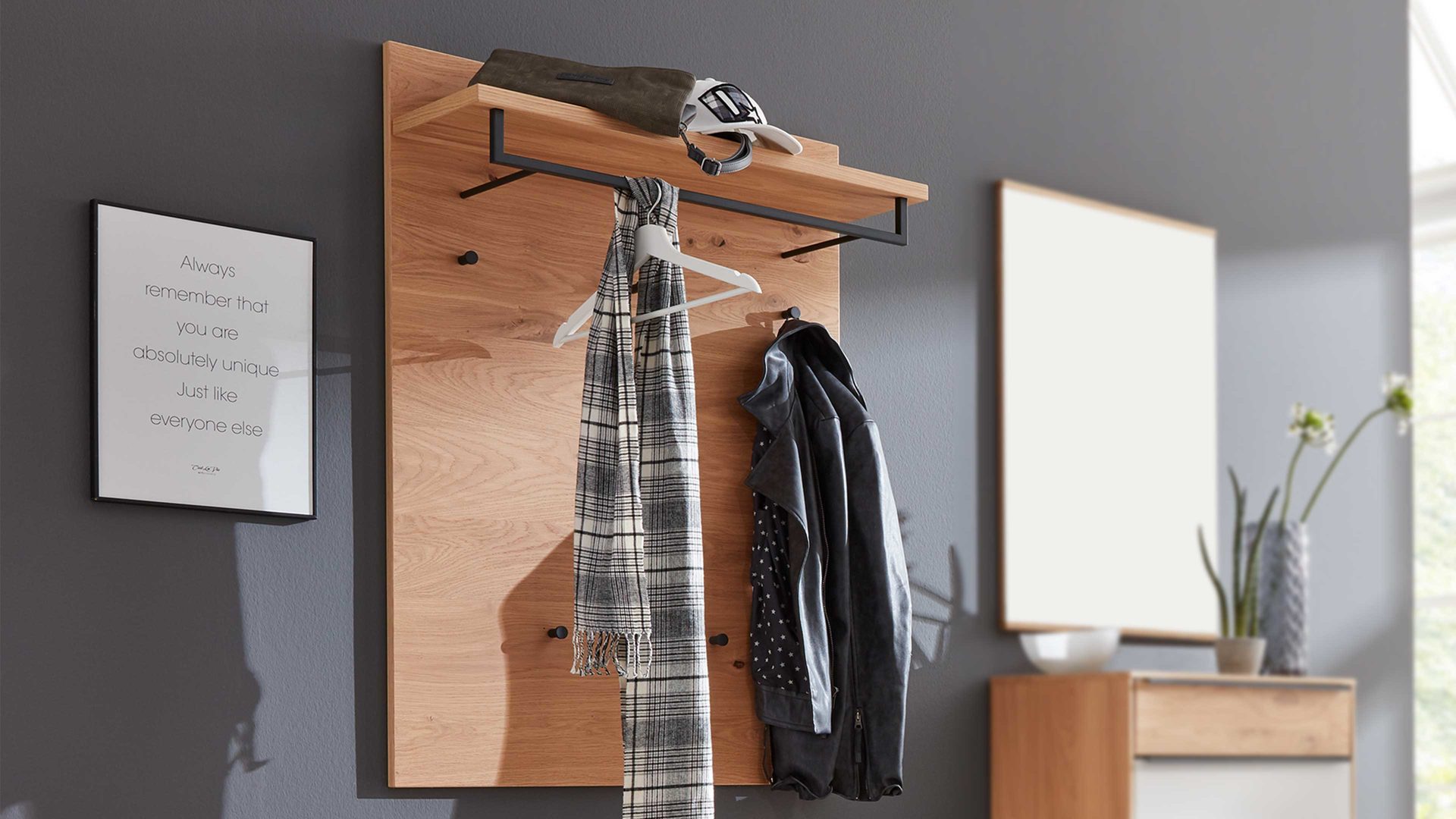 Wandgarderobe Interliving aus Holz in Holzfarben Interliving Garderoben Serie 6005 – Wandgarderobe Balkeneiche – ca. 80 x 109 cm