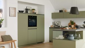 Einbauküche culineo® aus Holz in Hellgrün Culineo® Einbauküche C357  mit Einbaugeräten Olive & Schiefergrau - zweizeilig