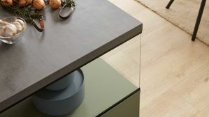 Einbauküche culineo® aus Holz in Hellgrün Culineo® Einbauküche C357  mit Einbaugeräten Olive & Schiefergrau - zweizeilig