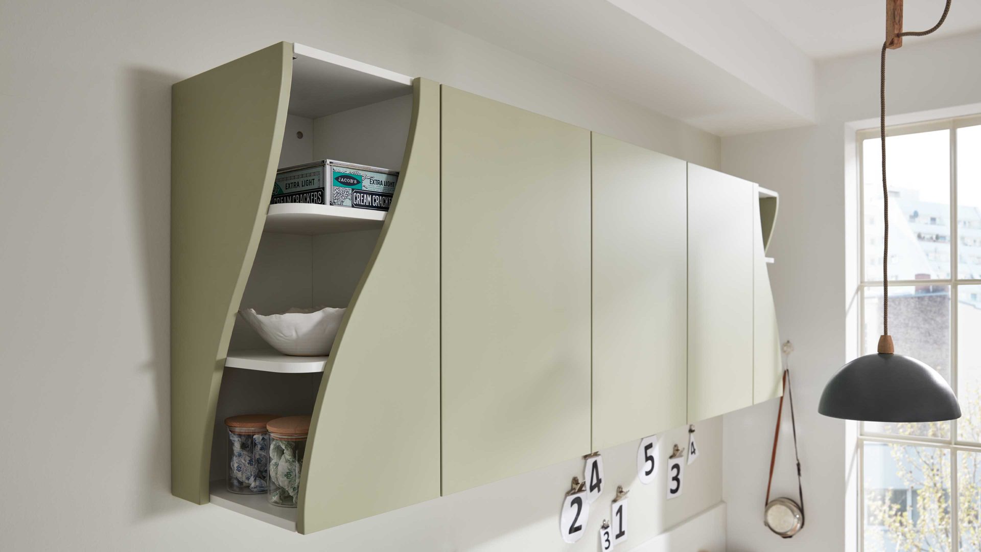 Einbauküche Interliving aus Holz in Weiß Interliving Küche Serie 3010 mit privileg Einbaugeräten Weiß & Avocado – vierzeilig