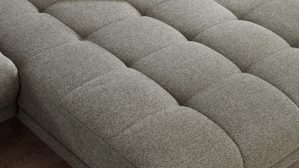 Ecksofa KAWOO aus Stoff in Dunkelgrün KAWOO Serie Dayton - Ecksofa mit Funktion olivfarbenes Flachgewebe Portofino & schwarze Metallfüße – Stellfläche ca. 295 x 192 cm