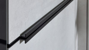 Einbauküche Interliving aus Holz in Weiß Interliving Küche Serie 3080 mit privileg Einbaugeräten weißer Beton - Stellfläche ca. 247 x 308 cm