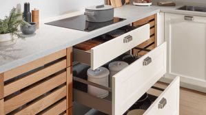 Einbauküche Nobilia® aus Holz in Hellgrau nobilia® Einbauküche Cascada mit Einbaugeräten Weiß & Eiche - Stellfläche ca. 275 x 305 cm