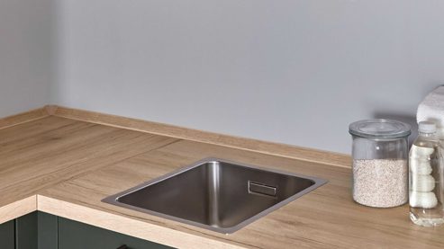 Küche Nobilia® aus Holz in Dunkelgrün nobilia® Hauswirtschaftsraum-Lösung Easytouch Mineralgrün & Eiche San Remo - Stellfläche ca. 275 x 247 cm