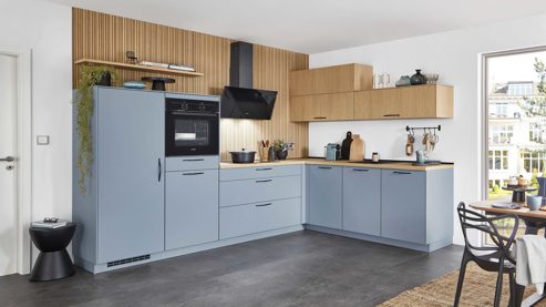 Einbauküche Nobilia® aus Holz in Hellblau nobilia® Einbauküche Senso mit JUNKER Elektrogeräten, z. B.  Backofen Sky, Eiche Como & Stripewood light - Stellfläche ca. 310 x 245 cm