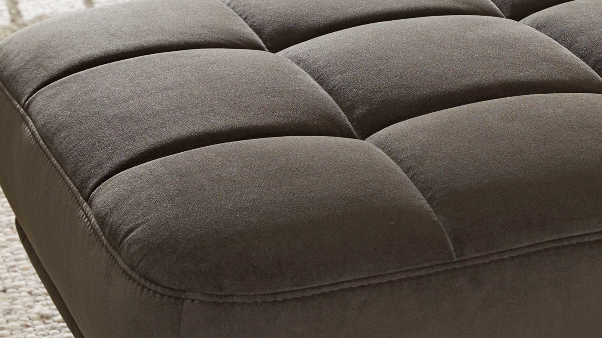 Ecksofa Interliving aus Stoff in Dunkelgrün Interliving Sofa Serie 4303 – Ecksofa olivfarbene Wirkware Salsa - Stellfläche ca. 323 x 190 cm
