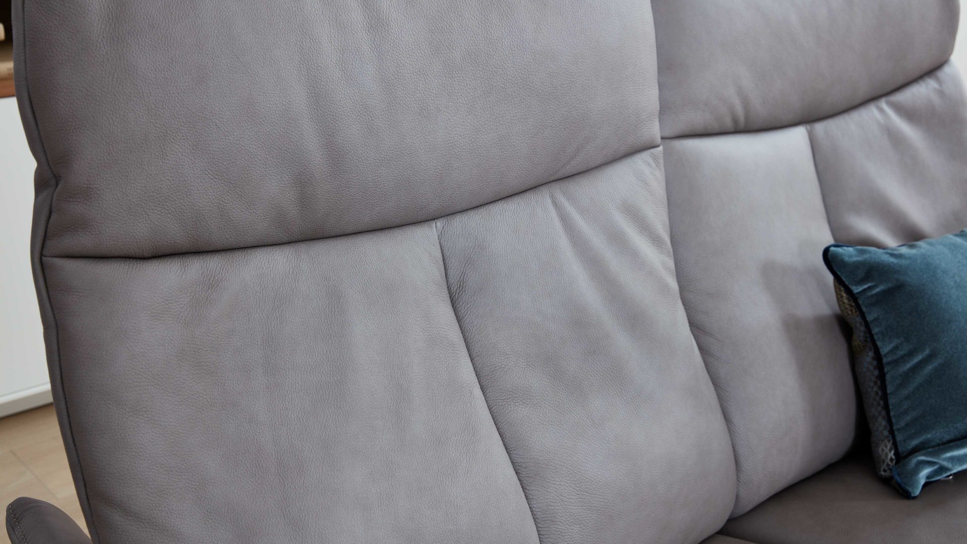 Zweisitzer Interliving aus Leder in Grau Interliving Sofa Serie 4211 – Zweisitzer 10H titanfarbenes LongLife-Leder & Edelstahlfüße – Länge ca. 140 cm