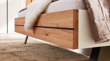 Bettgestell Interliving aus Holz in Holzfarben Interliving Schlafzimmer Serie 1019 – Bettgestell 523381 Wildeiche & weißer Mattlack –  Liegefläche ca. 180 x 200 cm