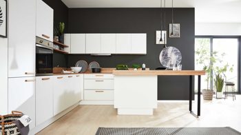 Einbauküche Interliving aus Holz in Weiß Interliving Küche Serie 3043 mit privileg Einbaugeräten Weiß & Vulkaneiche – Stellfläche ca. 365 x 258 cm