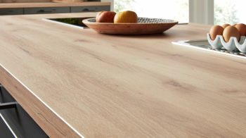 Einbauküche Interliving aus Holz in Dunkelgrau Interliving Küche Serie 3044 mit Miele Einbaugeräten Graphit & Kernbuche – zweizeilig