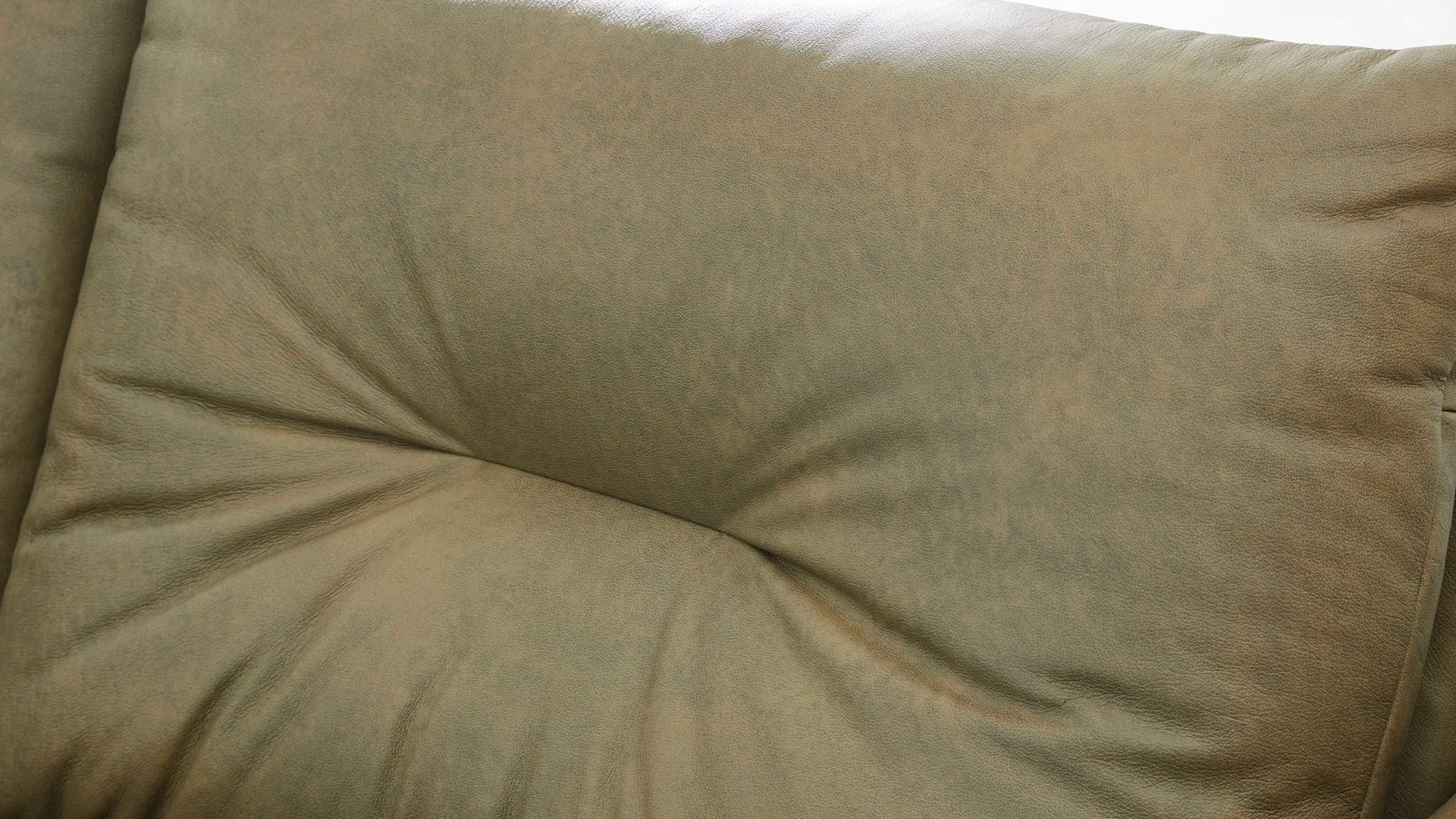 Zweisitzer Interliving aus Leder in Grün Interliving Sofa Serie 4400 - Zweisitzer 230-164 olivgrünes Leder EVI 33 - Breite ca. 214 cm