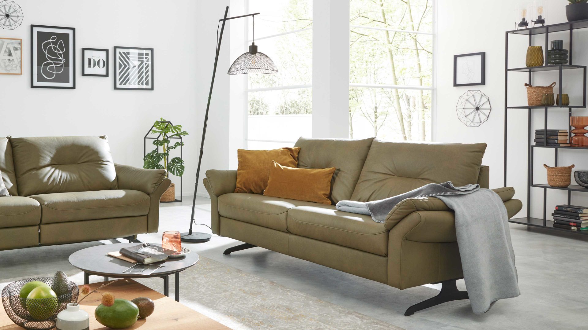 Zweisitzer Interliving aus Leder in Grün Interliving Sofa Serie 4400 - Zweisitzer olivgrünes Leder EVI 33 - Breite ca. 214 cm