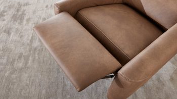 Relaxsessel comfortmaster besser sitzen, liegen, leben aus Leder in Hellbraun Comfortmaster 7180 - Relaxsessel 24E44 motorisch - wüstenfarbenes LongLife-Leder & anthrazitfarbener Sternfuß