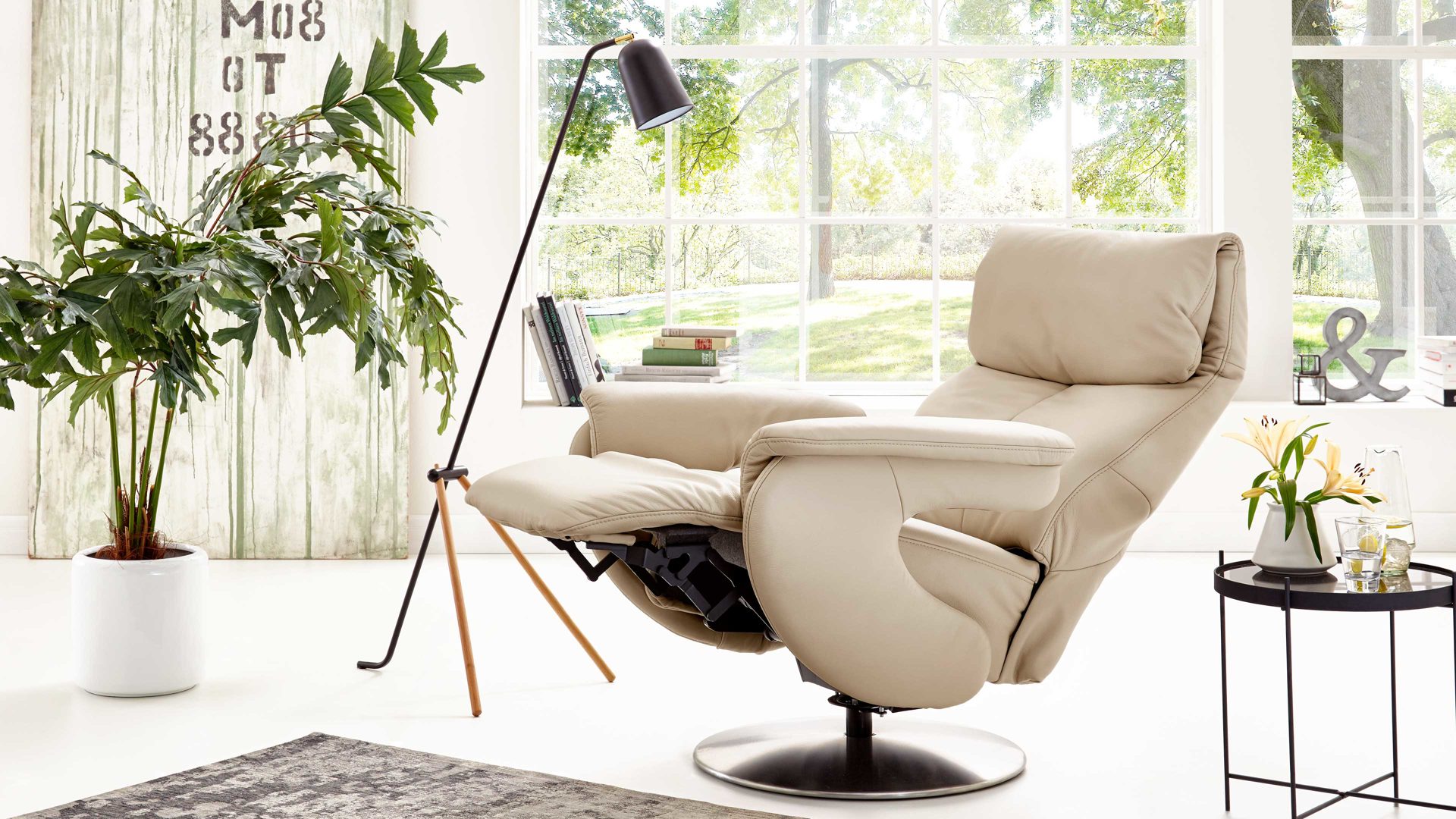 Relaxsessel comfortmaster besser sitzen, liegen, leben aus Leder in Beige Comfortmaster 7304 - Easy-Swing-Sessel 31N marmorfarbenes LongLife-Leder LG 18 & edelstahlfarbener Tellerfuß