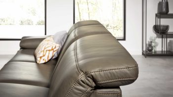 Ecksofa Interliving aus Leder in Grau Interliving Sofa Serie 4054 – Ecksofa steingrauer LongLife-Leder Vivre & schwarze Metallfüße – Stellfläche ca. 347 x 176 cm