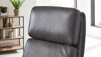 Relaxsessel Interliving aus Leder in Schwarz Interliving Sessel Serie 4541 – Relaxsessel F motorisch - anthrazitfarbenes LongLife-Leder Texas & Sternfuß V4S