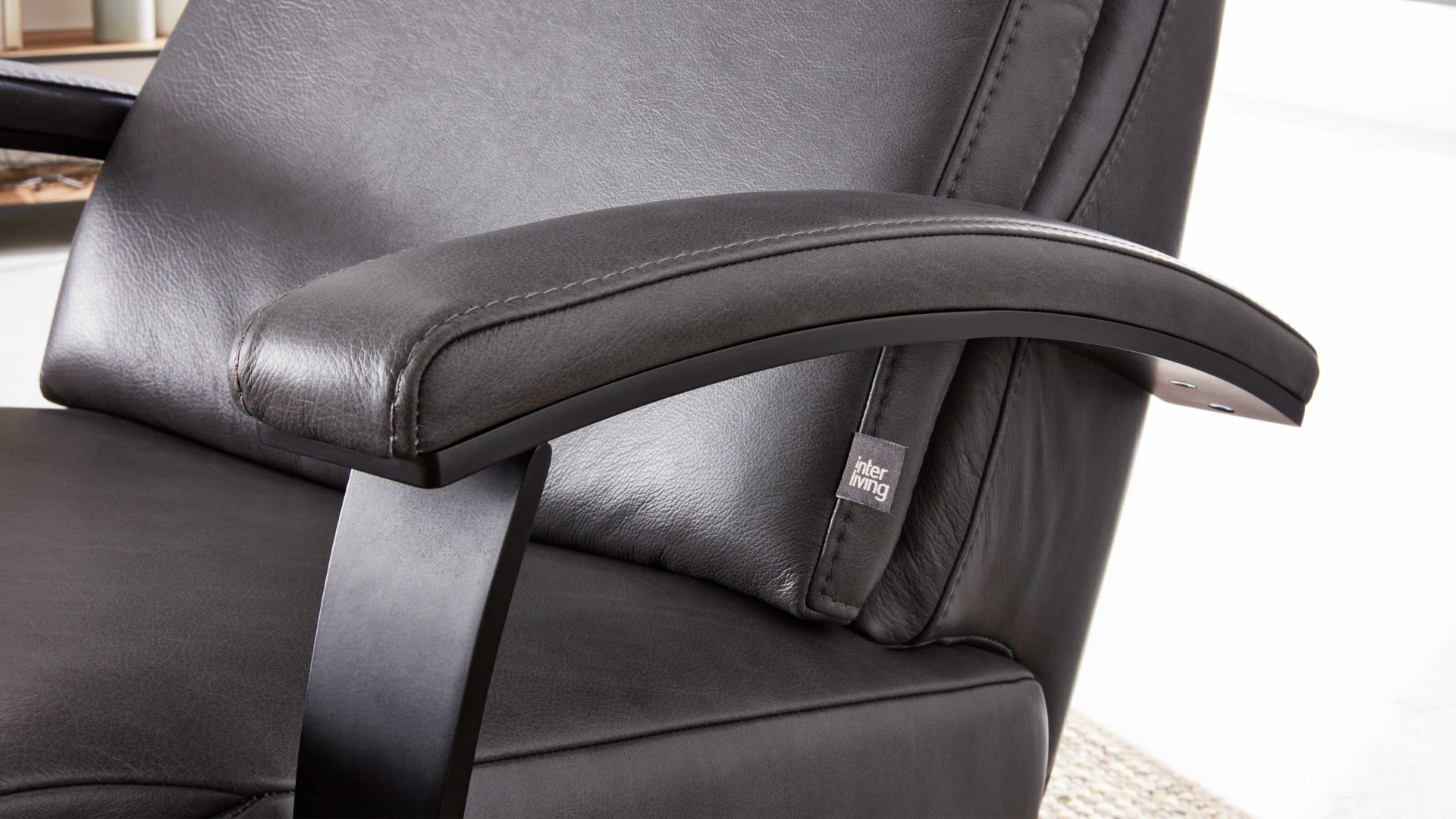 Relaxsessel Interliving aus Leder in Schwarz Interliving Sessel Serie 4541 – Relaxsessel motorisch - anthrazitfarbenes LongLife-Leder Texas & Sternfuß V4S