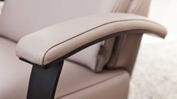 Relaxsessel Interliving aus Leder in Hellgrau Interliving Sessel Serie 4541 – Relaxsessel F motorisch - granitfarbenes LongLife-Leder Credo & Sternfuß V4S